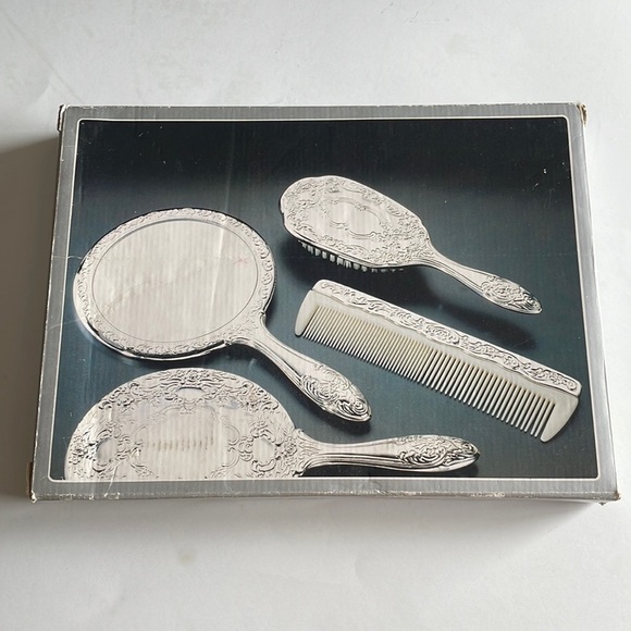 🪙 Vintage Elegance Silverware Silver Plate 3-Piece Dresser Set 🪙 - Picture 1 of 15